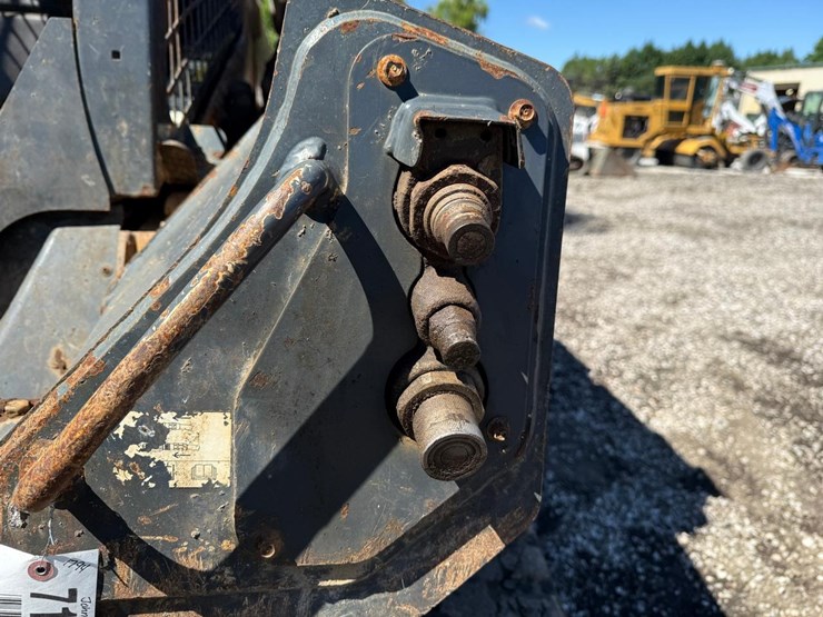 2017-deere-331g-image-11