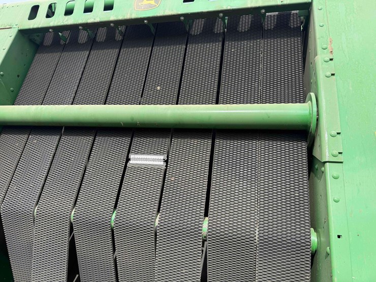2020-john-deere-560m-image-18