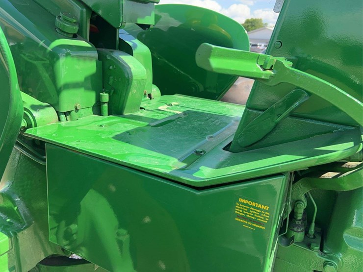 john-deere-4010-image-43