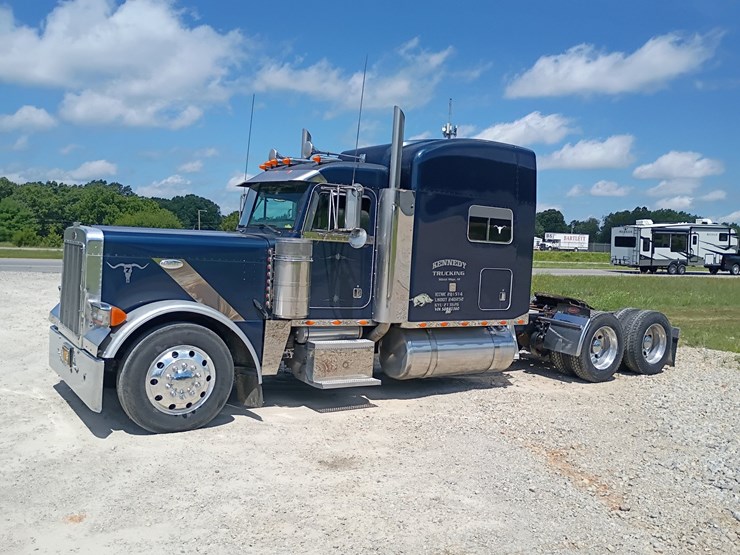 2005-peterbilt-379-image-2