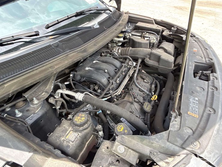 2016-ford-explorer-image-9