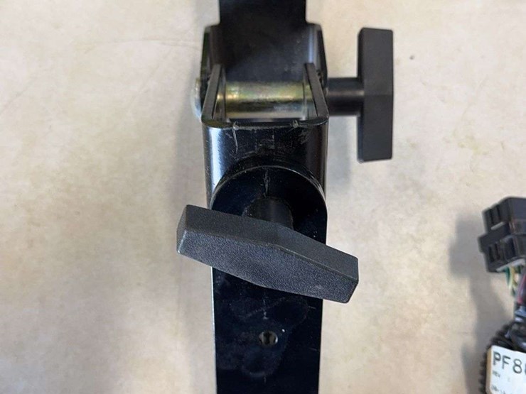 john-deere-display-mount-and-harness-image-3
