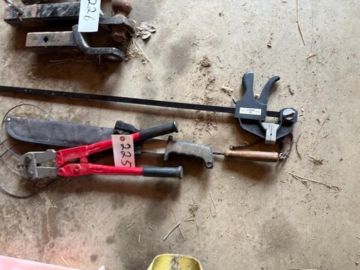 fence-crimping-tool,horse-measuring-stick,machete-image-2
