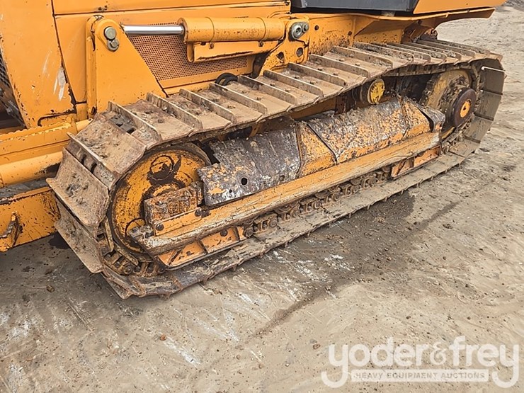 2017-case-650l-image-9
