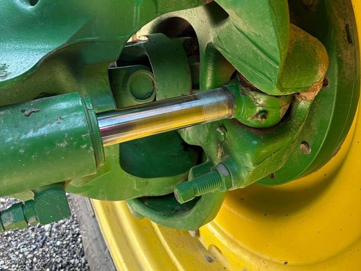 2010-john-deere-8320r-image-122