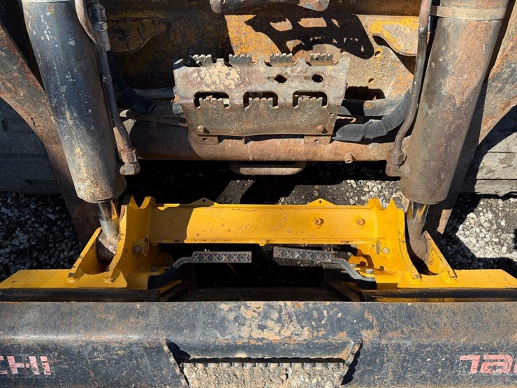 2017-deere-331g-image-10