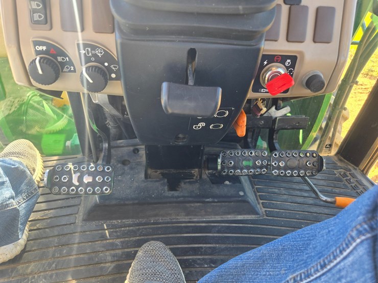 2010-john-deere-6115d-image-43