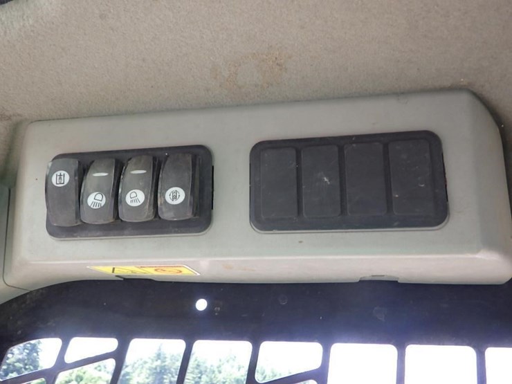 2018-caterpillar-239d-image-31