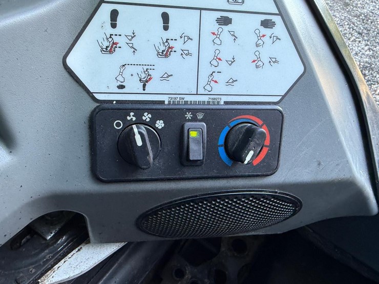2024-bobcat-s770-image-25