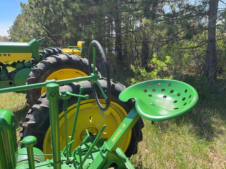john-deere-b-image-38