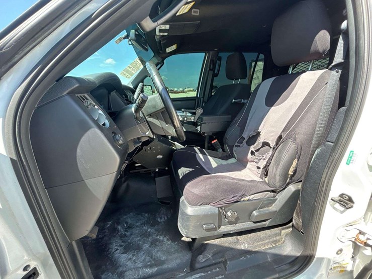 2016-ford-expedition-xlt-image-12