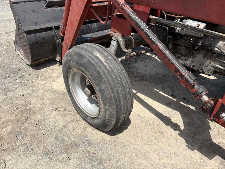 massey-ferguson-165-image-31