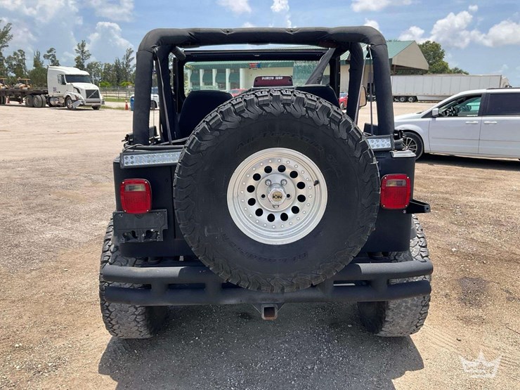 1995-jeep-wrangler-image-24