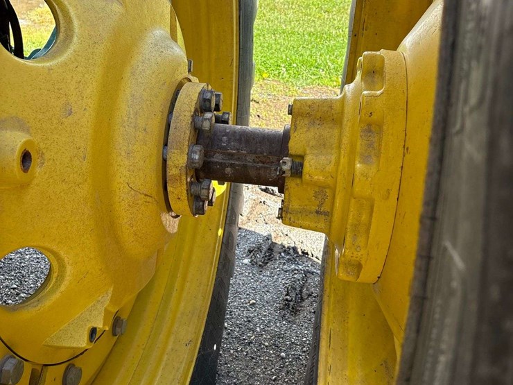 2012-john-deere-7230r-image-58