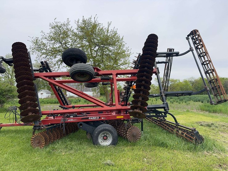 case-ih-330-image-3