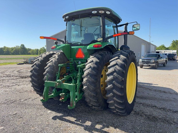 2011-john-deere-8260r-image-10