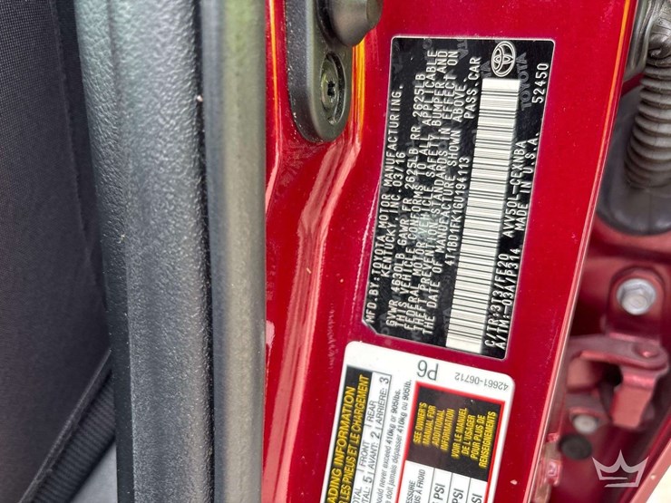 2016-toyota-camry-hybrid-sedan-image-5