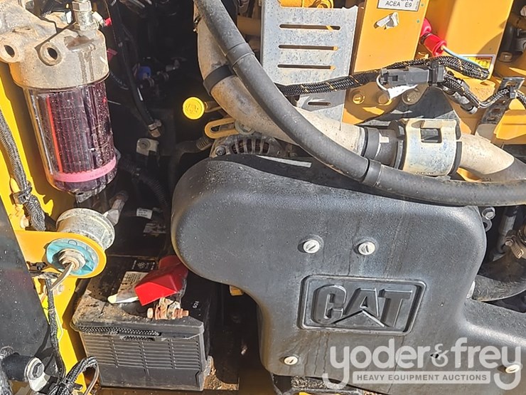 2017-caterpillar-262d-image-37