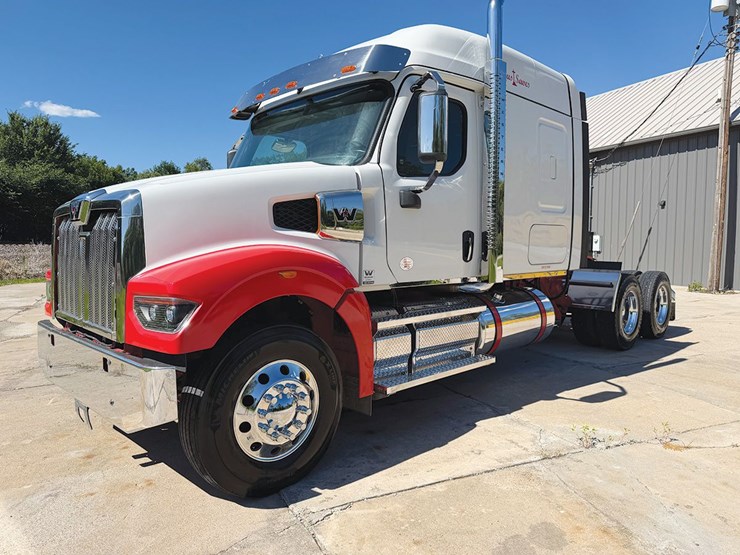 2024-western-star-49x-image-2