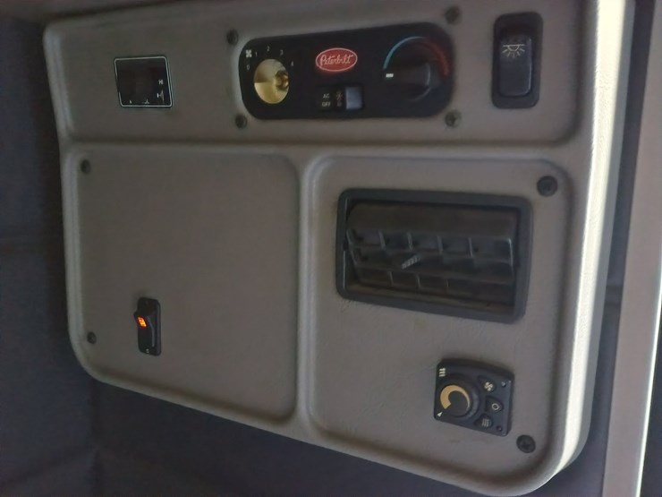 2005-peterbilt-379-image-72