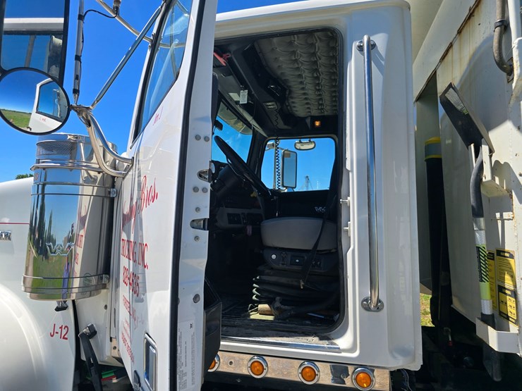 2020-western-star-4900-image-75
