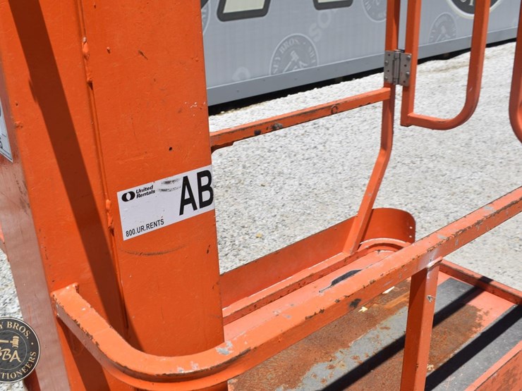 jlg-1230es-image-12