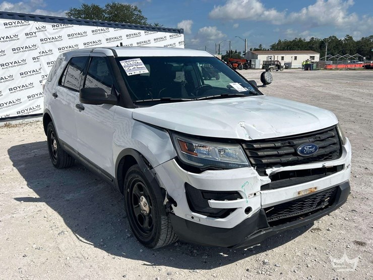 2016-ford-explorer-image-2