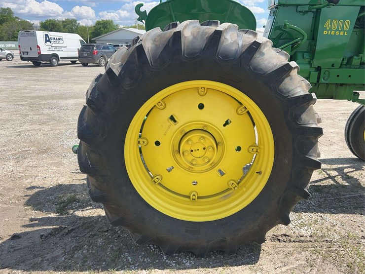 john-deere-4010-image-46
