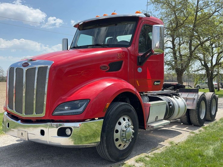 peterbilt-579-image-1