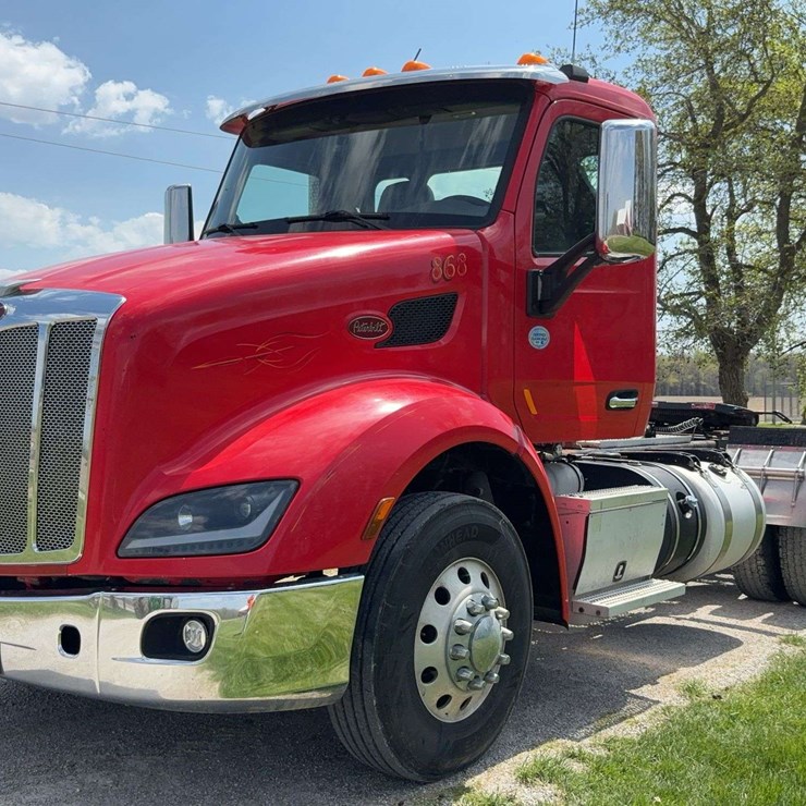 PETERBILT 579