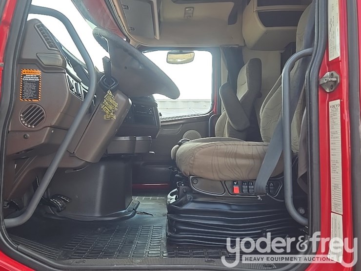 2015-volvo-vnl-image-54