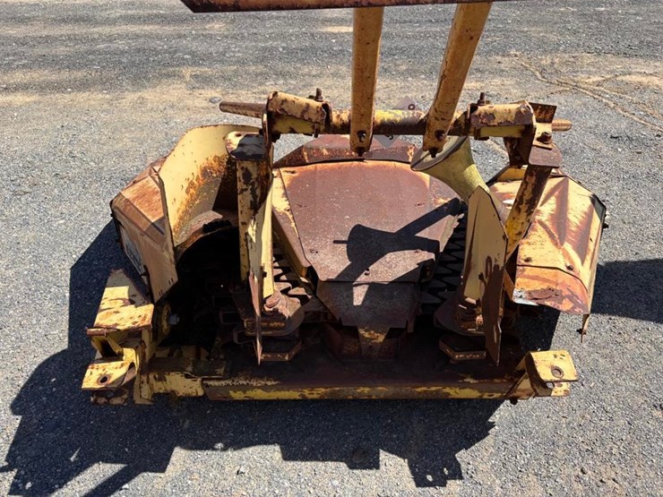 new-holland-824-image-4