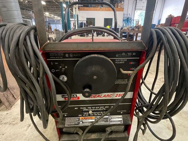 lincoln-electric-idealarc-250-ac/dc-welder-image-1