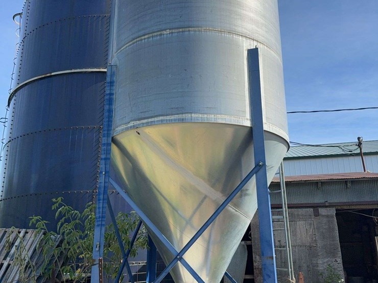 schuld-bushnell-bulk-bin,-12-ton,-owner-put-650-bushel-of-corn-in,-with-grain-slide,-buyer-removes-themselves-image-2