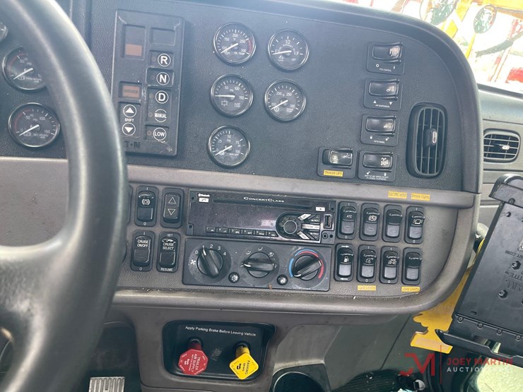 2016-peterbilt-365-image-19