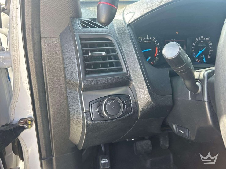 2016-ford-explorer-image-14