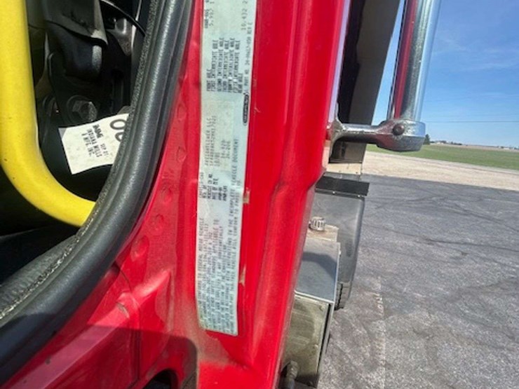 2002-freightliner-fl80-image-56