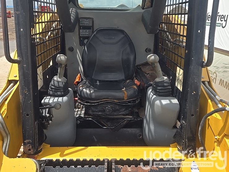 2011-caterpillar-257b3-image-38