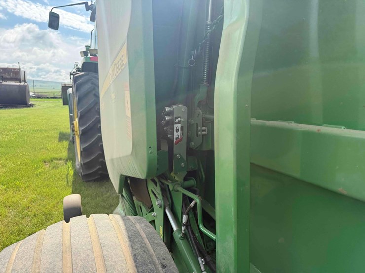 2020-john-deere-560m-image-16