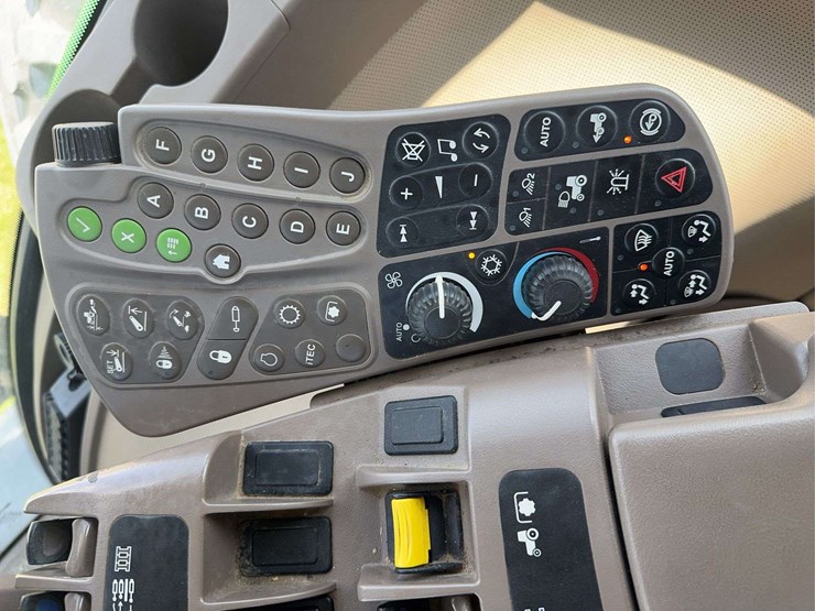 2013-john-deere-8285r-image-33