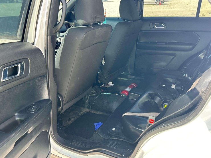 2016-ford-explorer-image-22