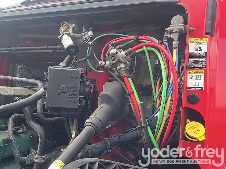 2015-volvo-vnl-image-36