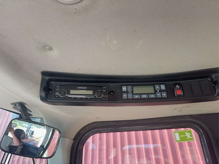 2021-doosan-dl220-5-image-65