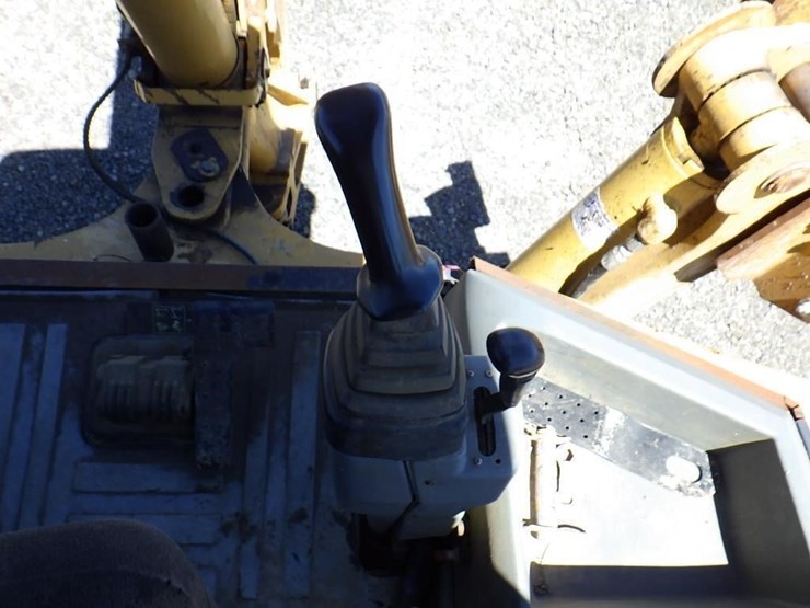 caterpillar-430d-image-34