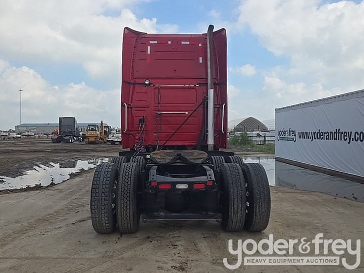 2015-volvo-vnl-image-4
