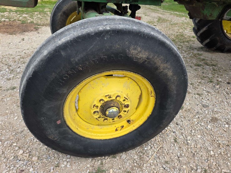 john-deere-3010-image-34