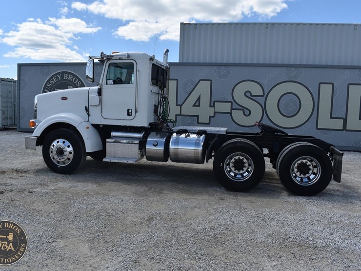 2013-peterbilt-367-image-3