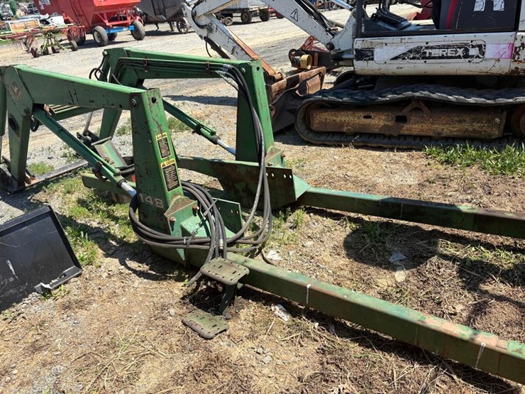 john-deere-148-image-4