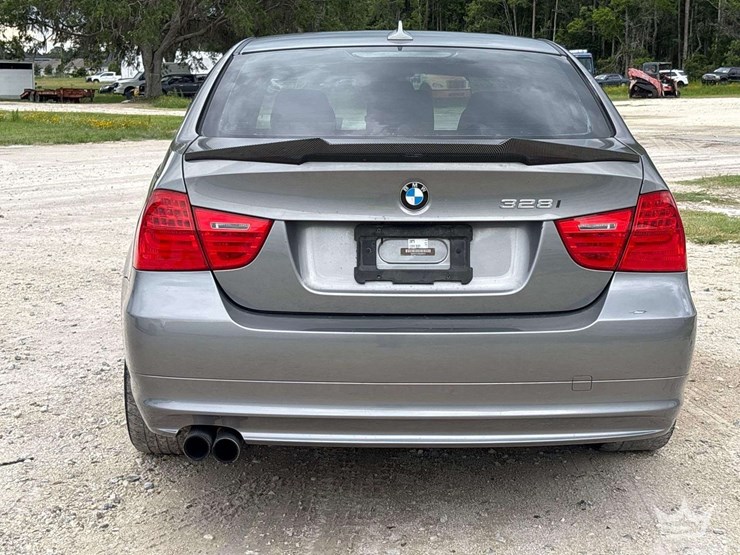 2011-bmw-328i-sedan-image-20