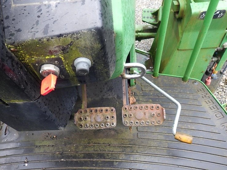 john-deere-210-image-37
